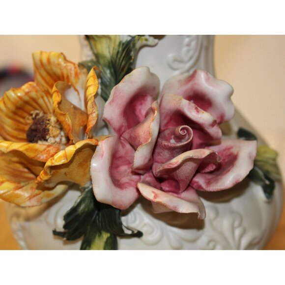 Vtg Italian Capodimonte Porcelain Footed Vase w/Handcrafted Roses Floral - Picture 4 of 12